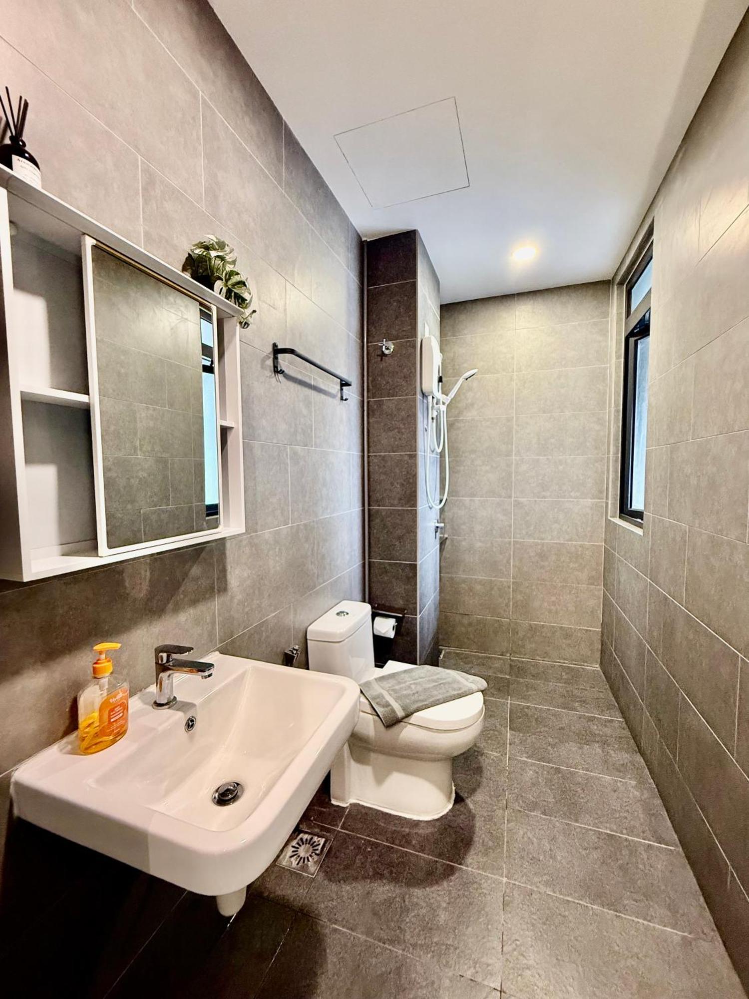 Couple Suite At Neu Suites Near Gleneagles Куала-Лумпур Экстерьер фото
